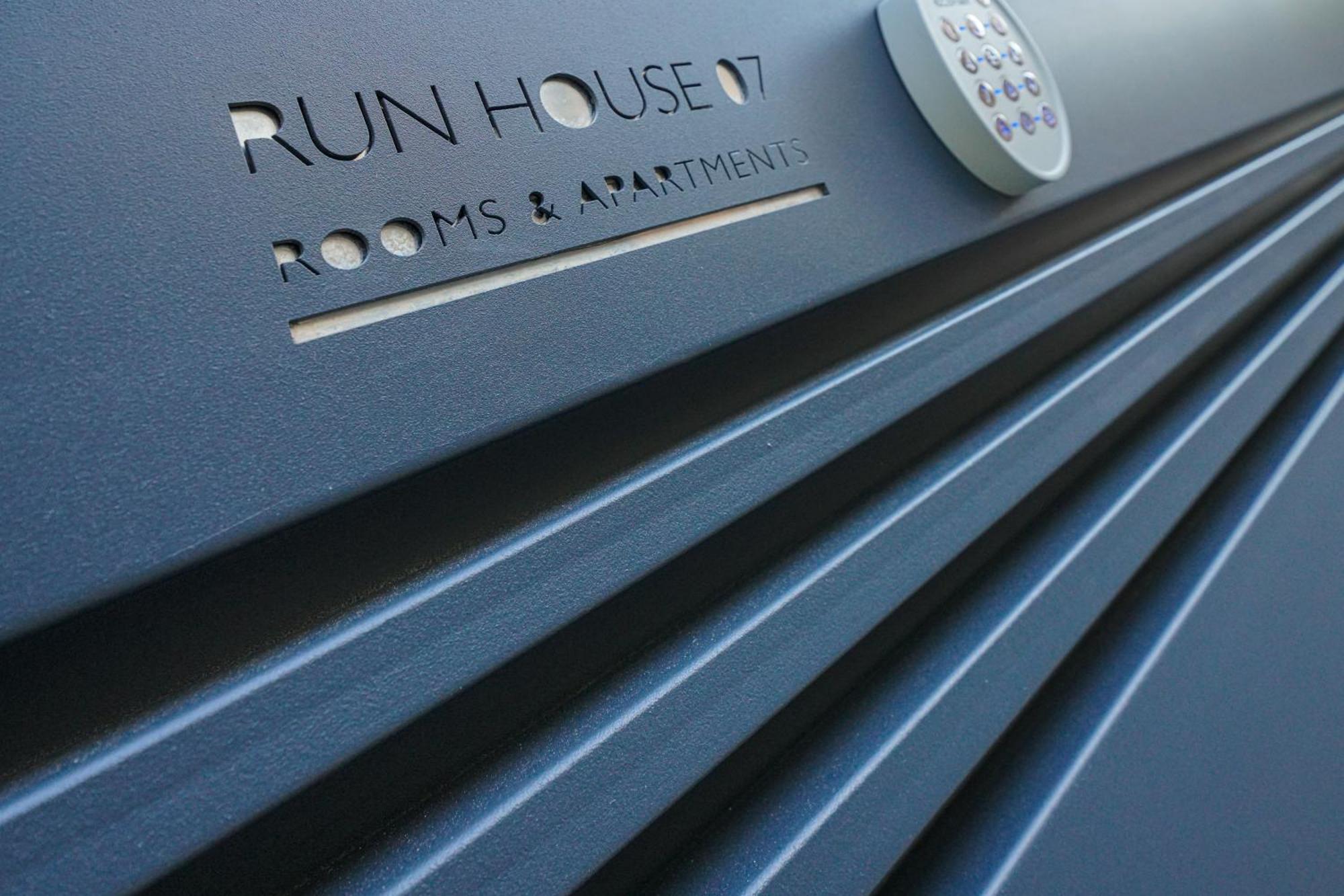 Run House 07 Rooms & Apartments كاسانو ديلي مورجي المظهر الخارجي الصورة