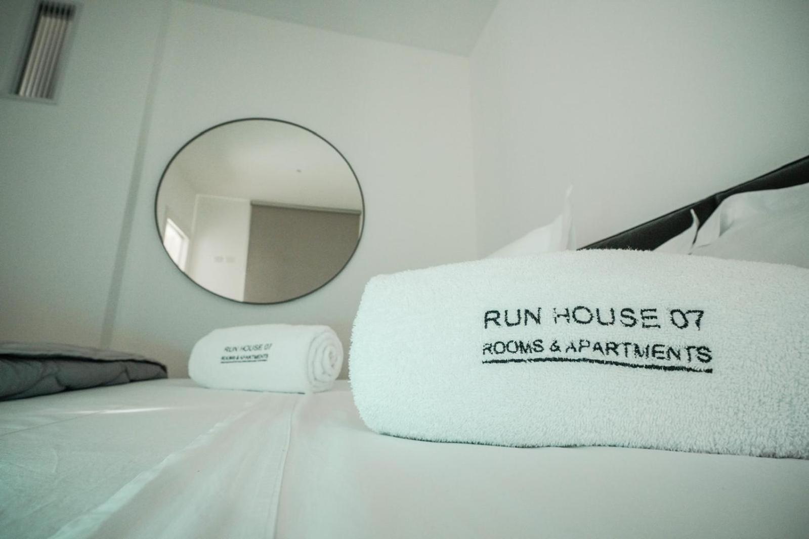 Run House 07 Rooms & Apartments كاسانو ديلي مورجي المظهر الخارجي الصورة